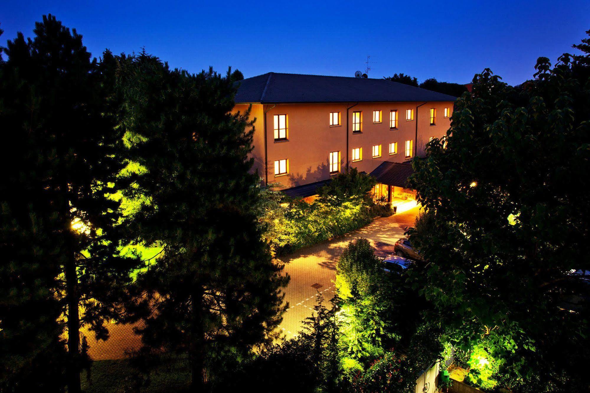 Brianteo Hotel Residence And Restaurant Burago di Molgora Exterior foto
