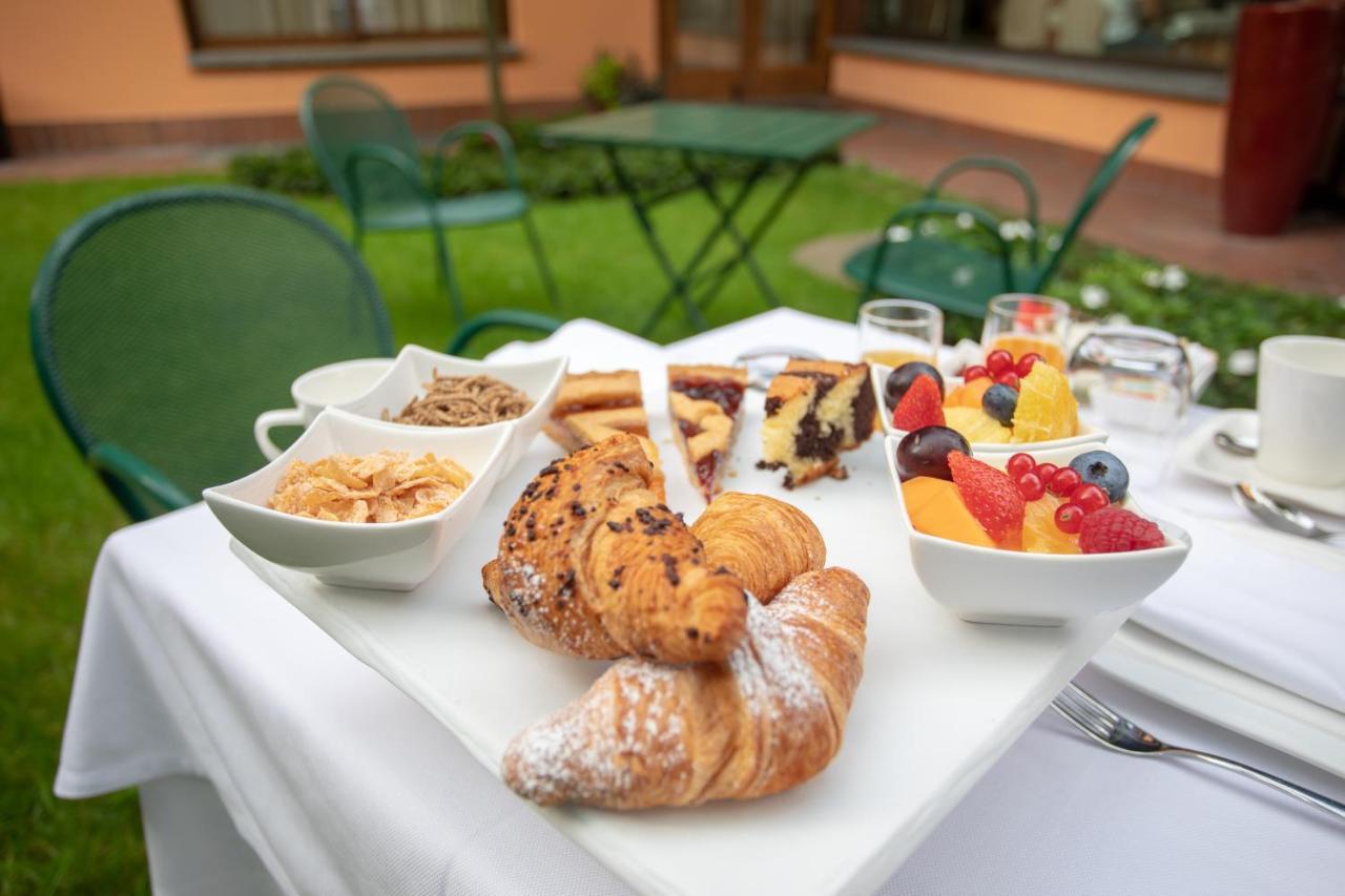Brianteo Hotel Residence And Restaurant Burago di Molgora Exterior foto