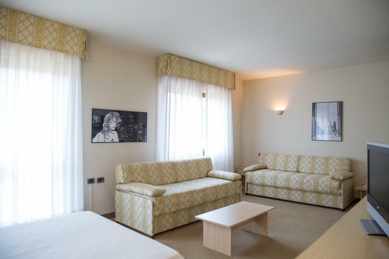 Brianteo Hotel Residence And Restaurant Burago di Molgora Exterior foto